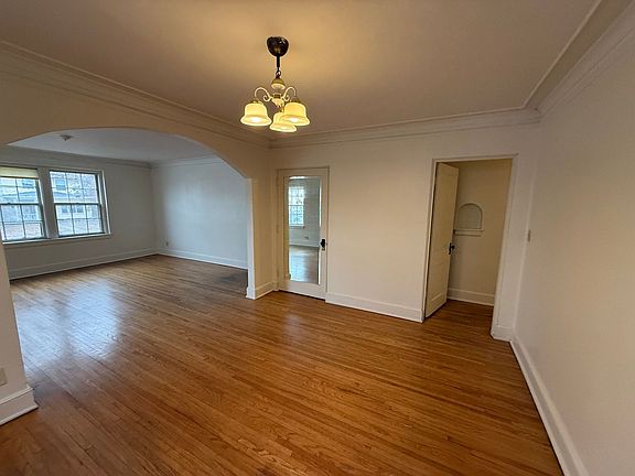 5th image of 2040 Grand Ave #104