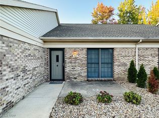 1703 W Hampton Dr, Youngstown, OH 44515