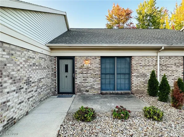 1703 W Hampton Dr, Youngstown, OH 44515