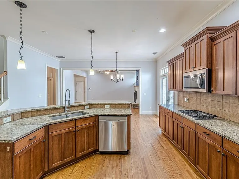 1645 Woodward Way — Photo 38