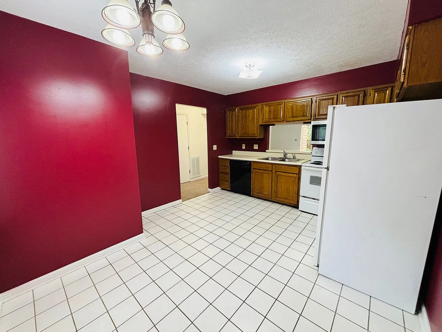 3 Bedroom 2.5 Bath Townhouse — Photo 4