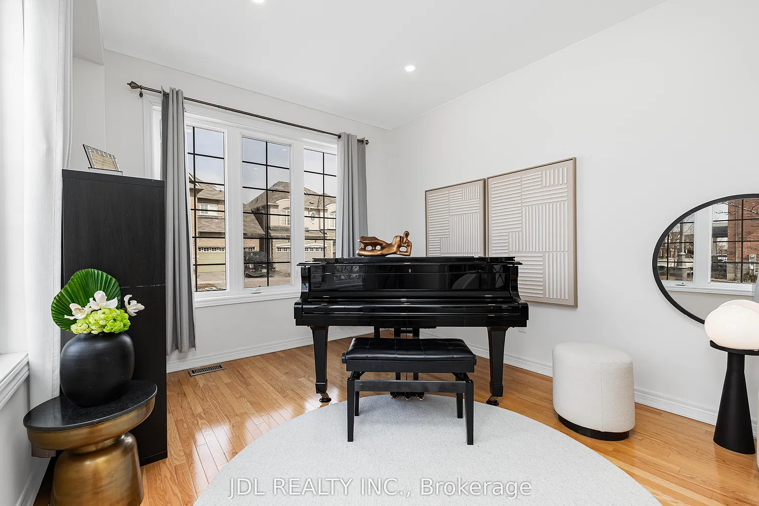 3 Mansard Dr photo 1