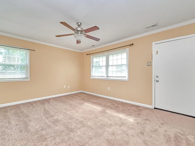 2015 Kensington Dr — Photo 5