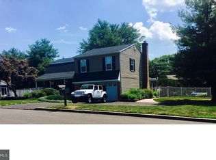 553 Old Mill Dr, Langhorne, PA 19047