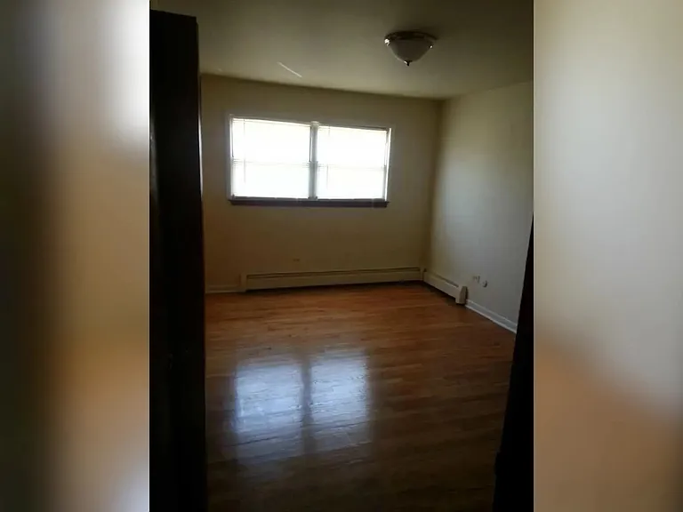 8202 S Commercial Ave — Photo 2