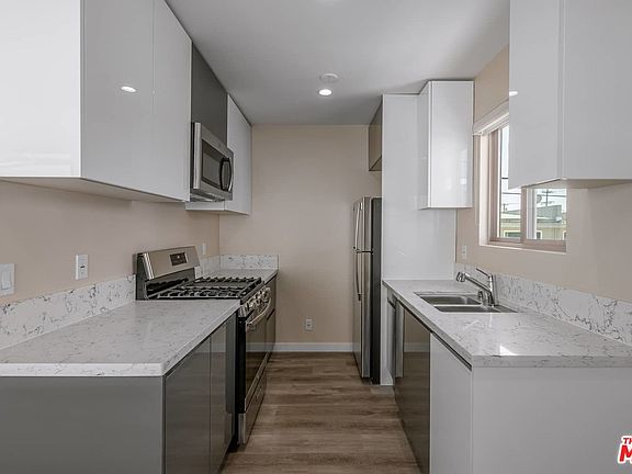 5th image of 1553 S Saltair Ave #203