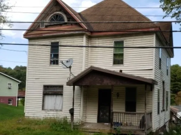 316 W Main St, Reynoldsville, PA 15851