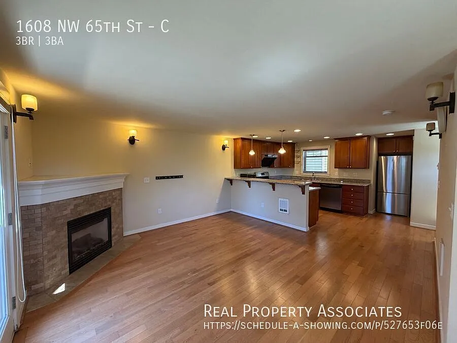 Ballard Townhouse — Photo 2