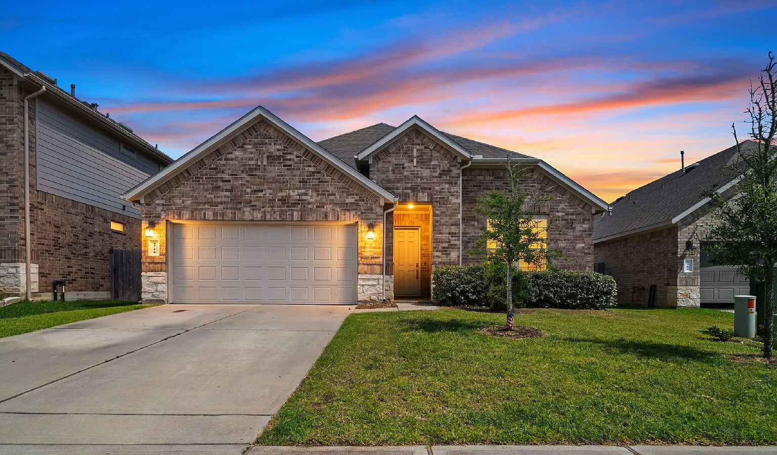 4 bed, 3.0 bath, 2082 sqft, $2,300 — Photo 1