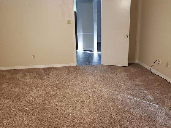 3rd image of 127 S Parkridge Dr