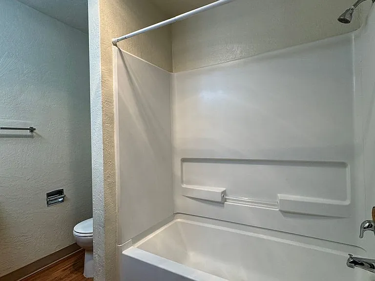 2705 Oak St #10 — Photo 11