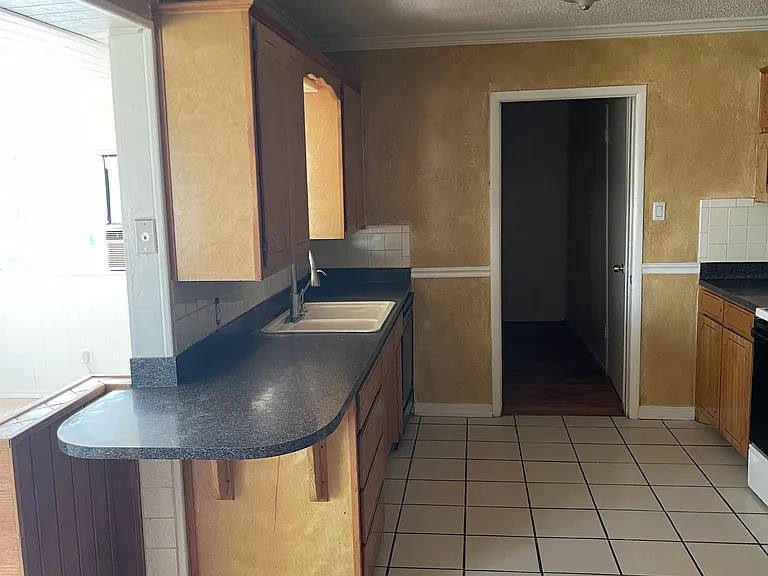 1465 Westbrook Ave — Photo 8