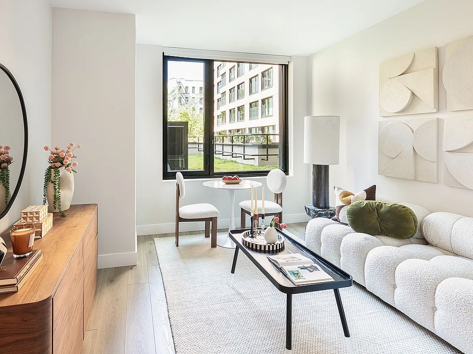 1st image of 54 Crown St #527