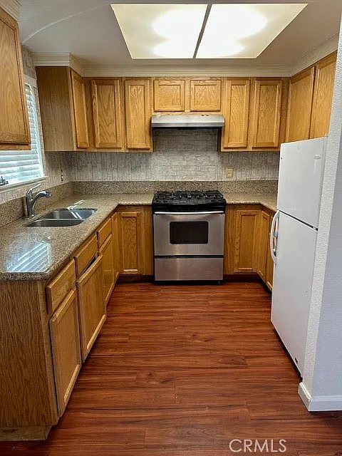 3 bed, 1006 sqft, $2,045 — Photo 3