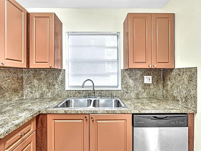 9410 Tangerine Pl #105 — Photo 11