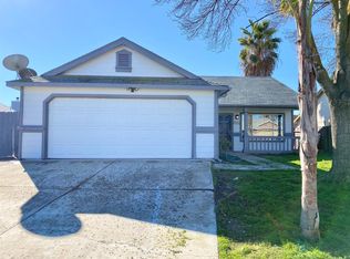 2237 Huntington Dr, Los Banos, CA 93635