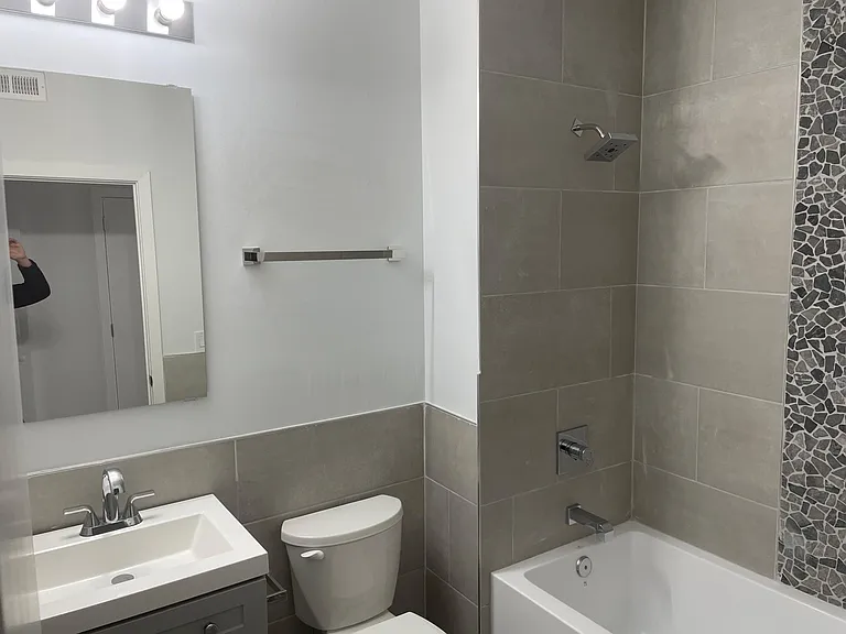 2156 N Darien St #2 — Photo 7