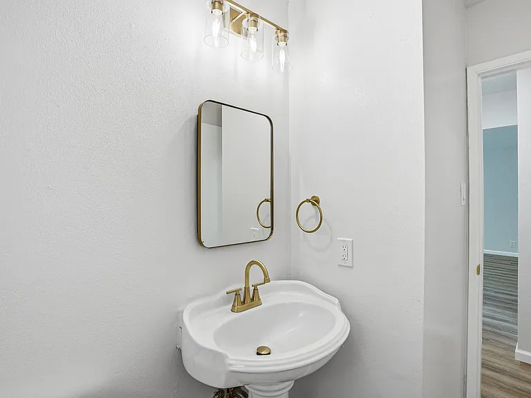 Birch Court — Photo 16