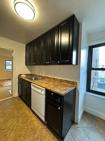 2nd image of 21-25 24th St #2