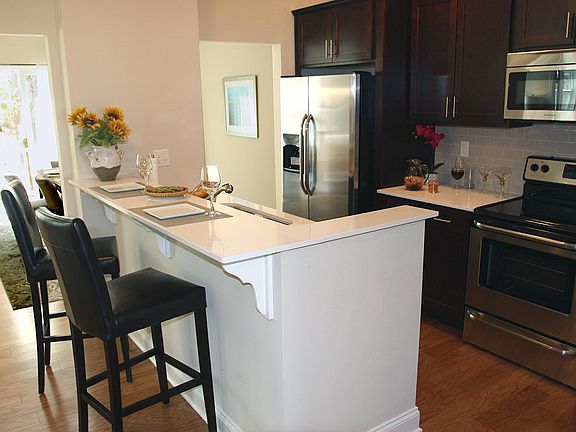 4th image of 13 Verplanck Ln