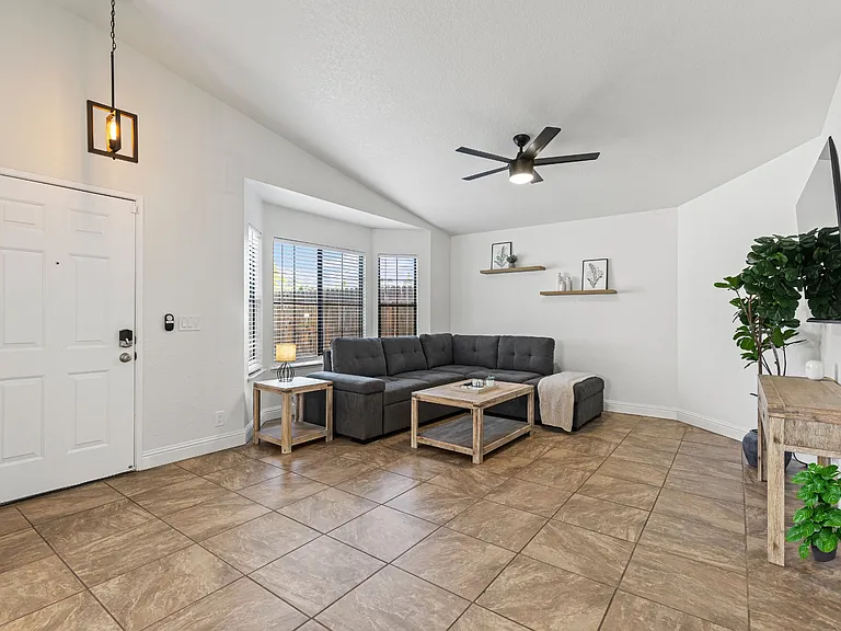 309 Hemphill Way — Photo 4