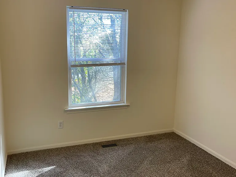 404 Henry Dr — Photo 10