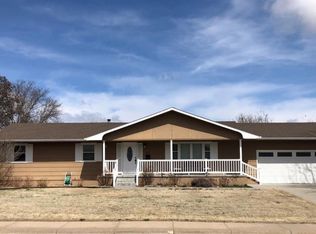 855 Park St, Phillipsburg, KS 67661