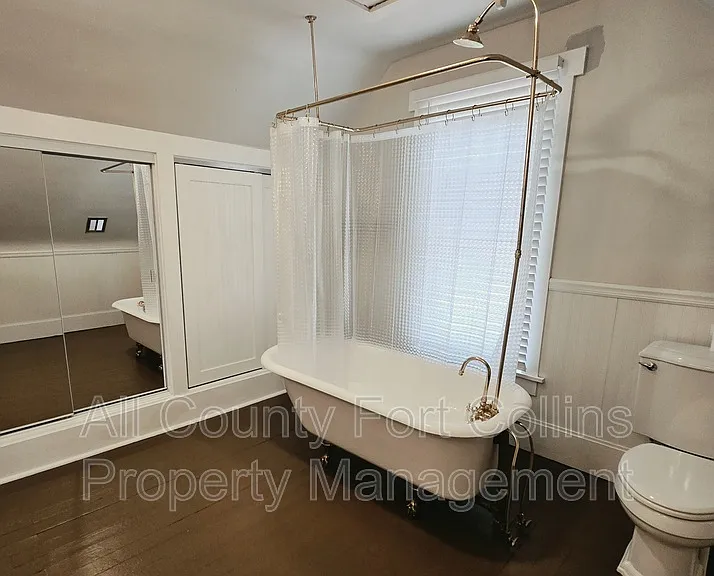 4237 Main St — Photo 16