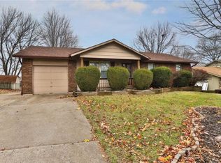 22 Vanguard Dr, Saint Peters, MO
