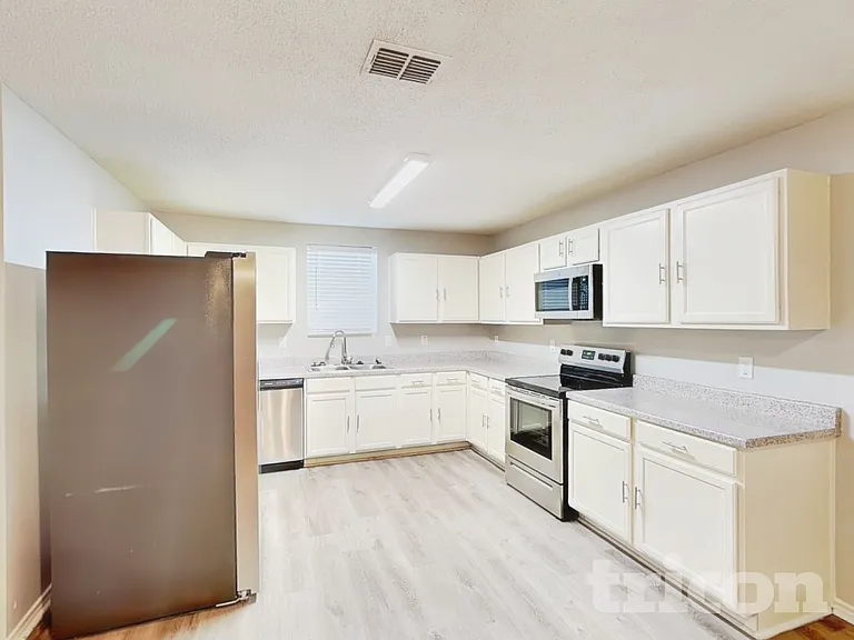2904 Crimson Clover Dr — Photo 6