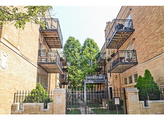 5th image of 2243 N Lincoln Ave APT 3B