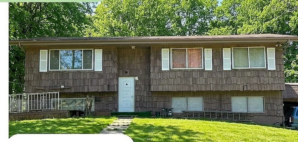 1st image of 17 Dorchester Dr