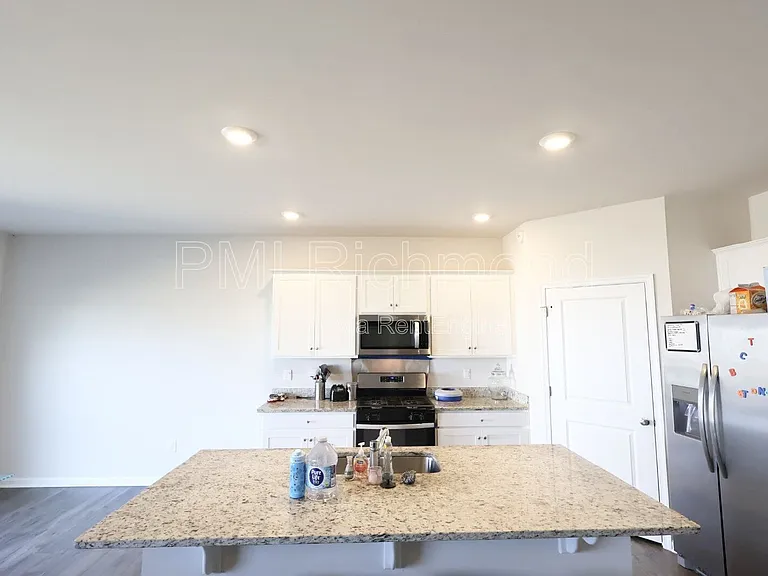7001 Batten Ct — Photo 6