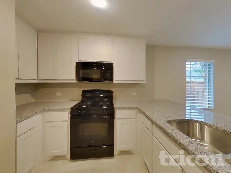 1704 Claireborne Ct — Photo 6