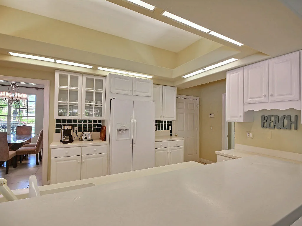 3 bed, 2401 sqft, $10,000 — Photo 4