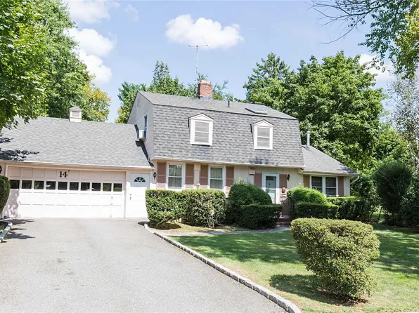 14 Pinetree Ln, Roslyn Heights, NY 11577