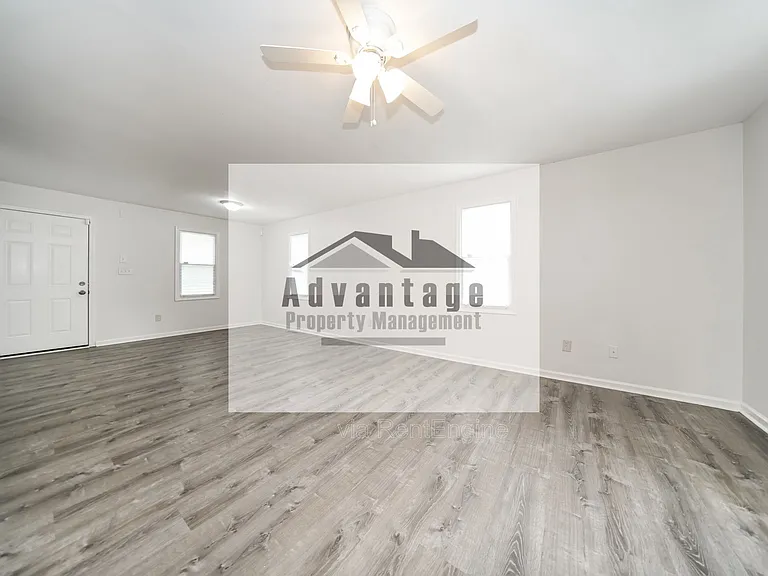 1345 D F Fuller Dr — Photo 3