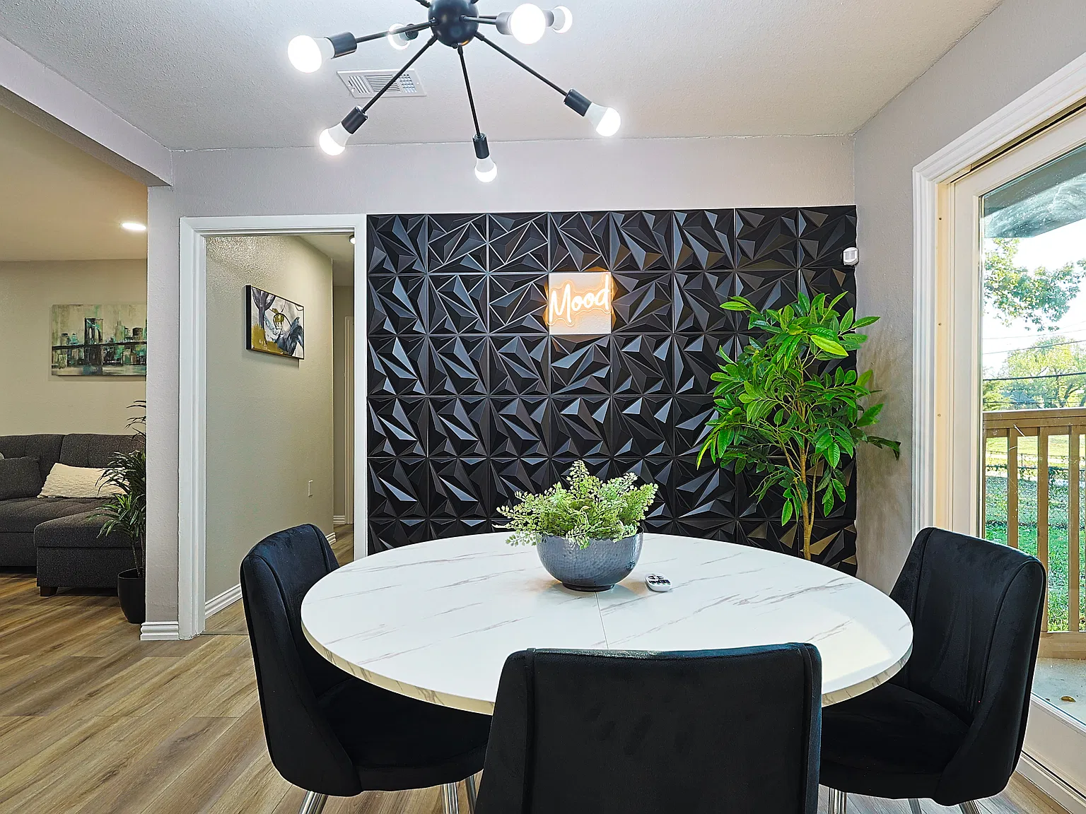 3 bed, 1199 sqft, $2,900 — Photo 3