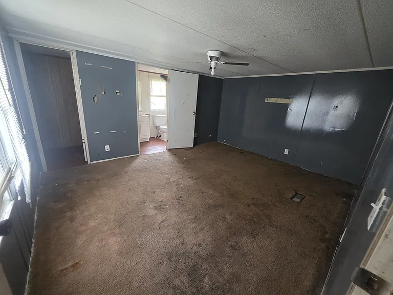 Oak Creek Estates MHC — Photo 8