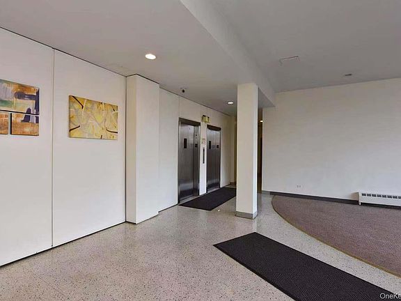 5th image of 15272 Melbourne Avenue #2G