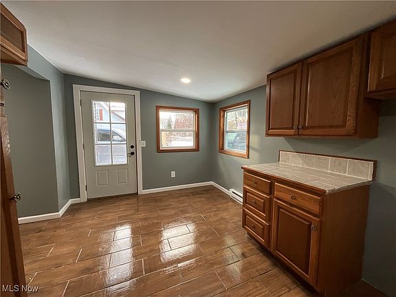 3rd image of 6566 Earl Ave