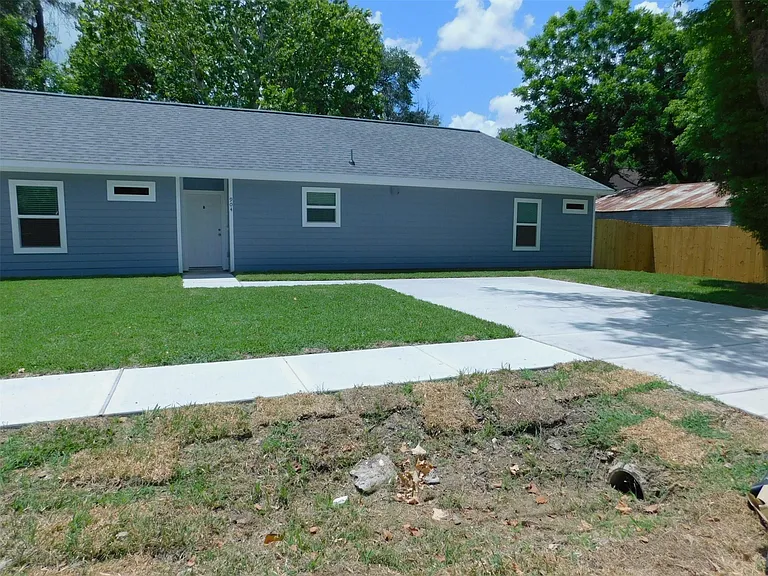 904 W Sealy #B — Photo 15