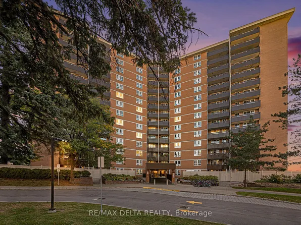 2020 Jasmine Cres #513, Ottawa, ON K1J 8K5