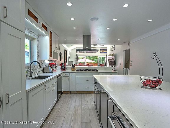 4th image of 1103 Westlook Dr