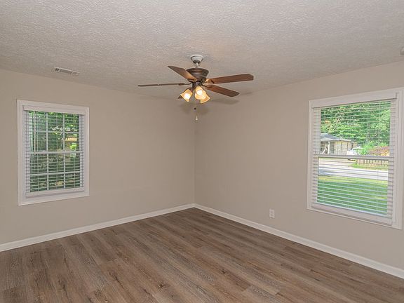 5th image of 525 Baker Cir NW