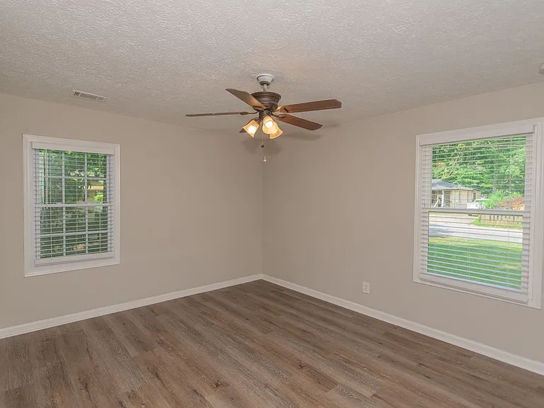 525 Baker Cir NW — Photo 5
