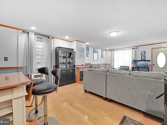 5th image of 417 5th St