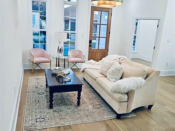 3rd image of 255 Dearborn St