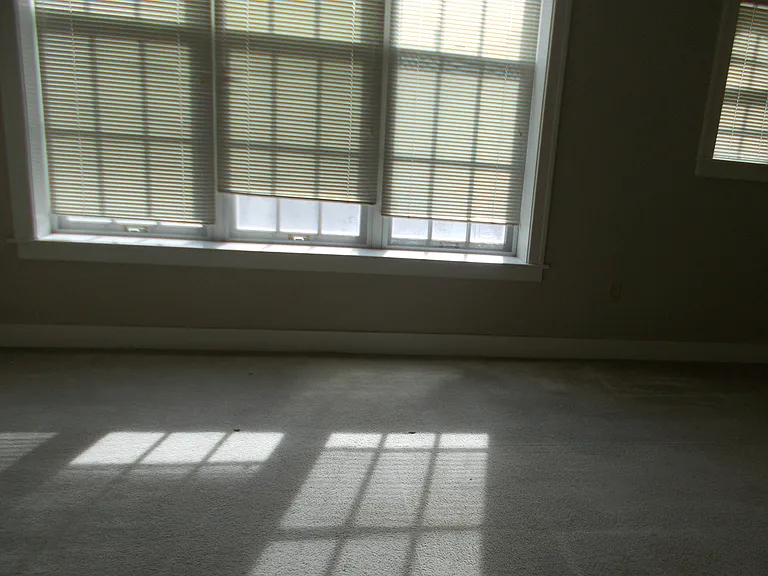 San Regis Apartments — Photo 7