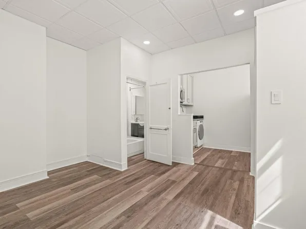 135 S 10th St #2R, Philadelphia, PA 19107